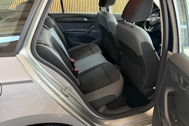 Beige Skoda Fabia fra 2019