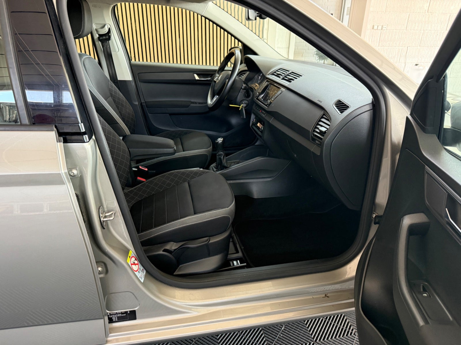 Beige Skoda Fabia fra 2019