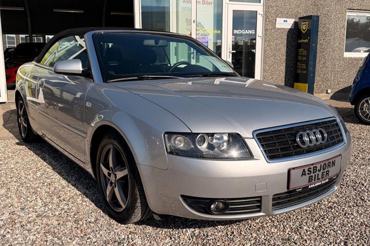 Sølv Audi A4 fra 2003