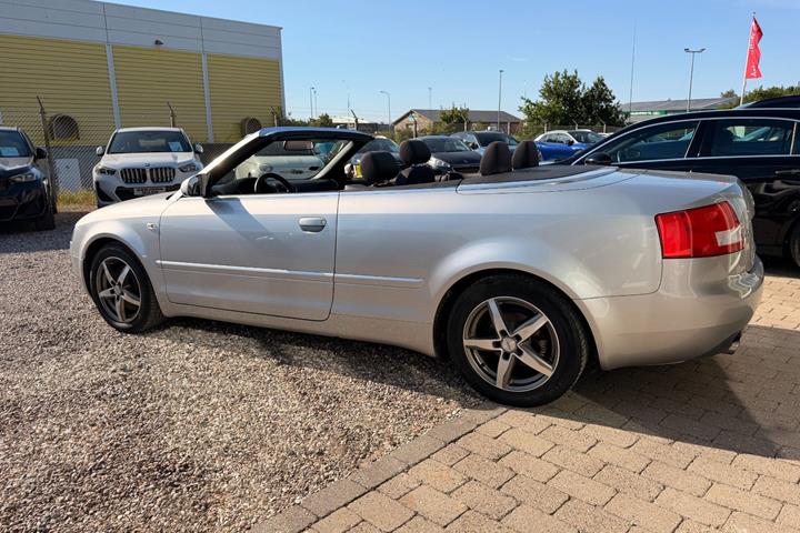 Sølv Audi A4 fra 2003