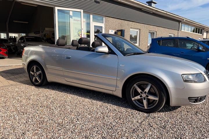 Sølv Audi A4 fra 2003