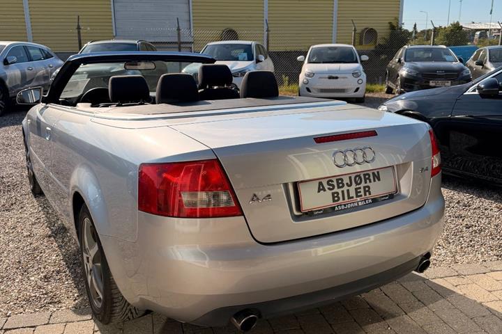 Sølv Audi A4 fra 2003