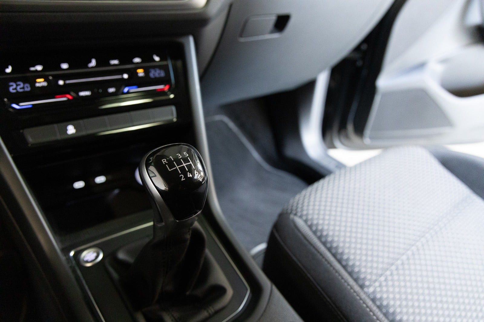Sort VW Touran fra 2023