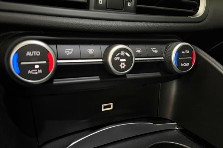 undefined Alfa Romeo Giulia fra 2016