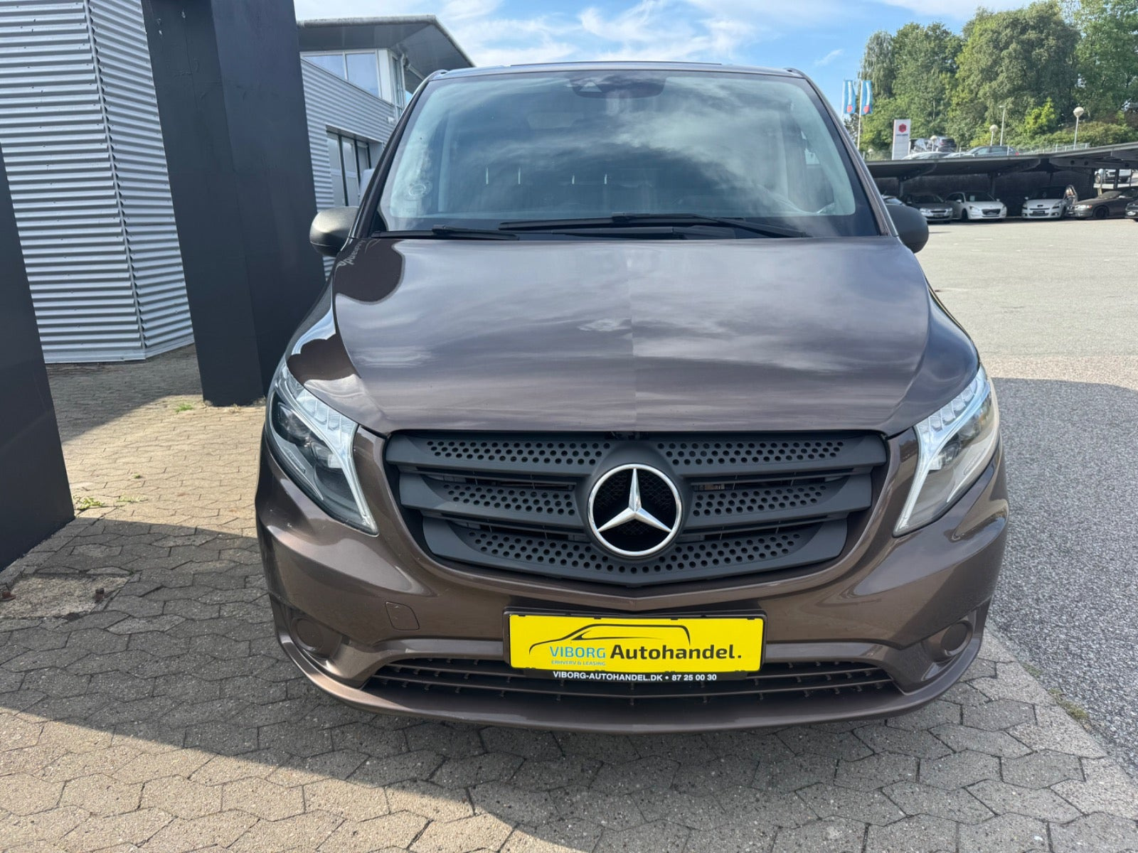 Brun Mercedes Vito 114 fra 2016