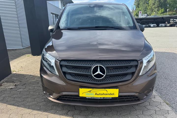 Brun Mercedes Vito 114 fra 2016
