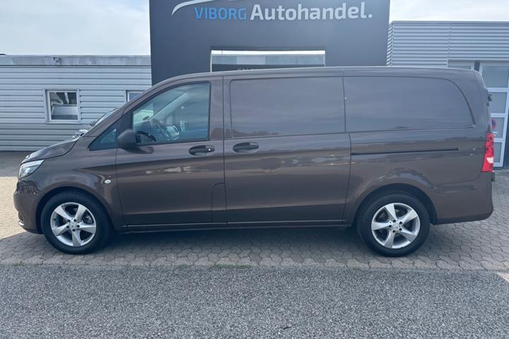 Brun Mercedes Vito 114 fra 2016