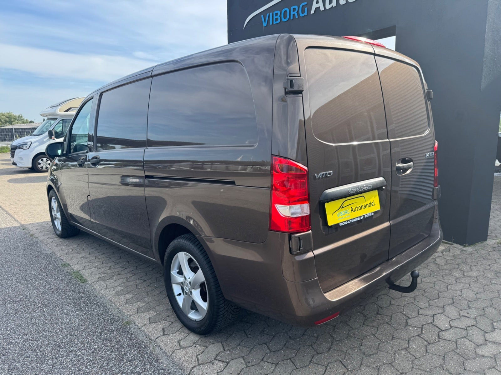 Brun Mercedes Vito 114 fra 2016