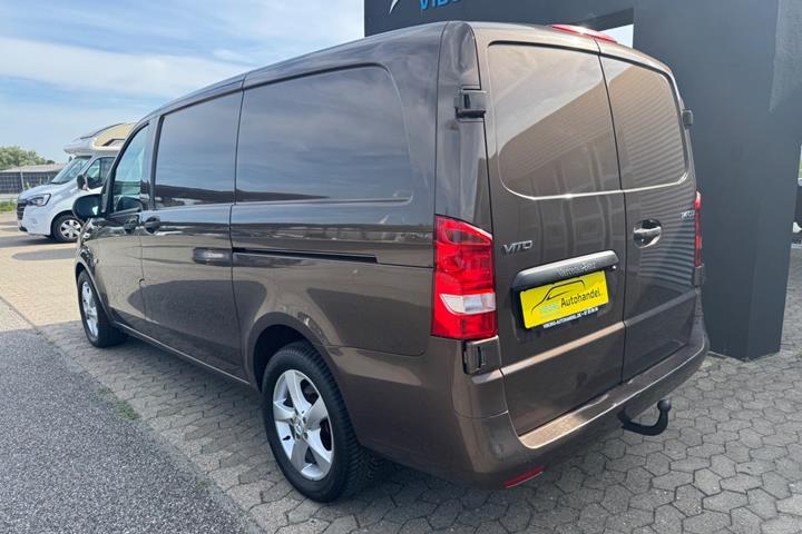 Brun Mercedes Vito 114 fra 2016