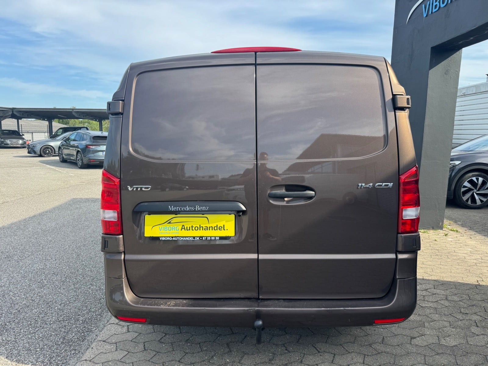 Brun Mercedes Vito 114 fra 2016