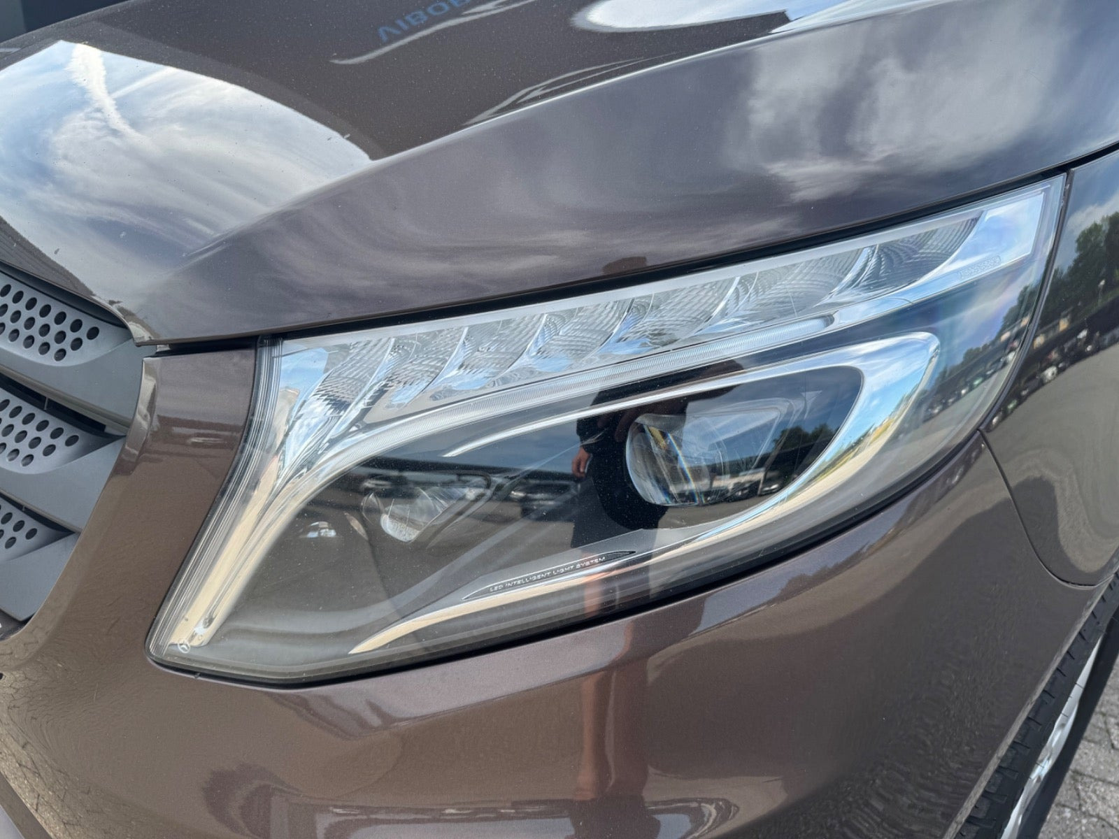 Brun Mercedes Vito 114 fra 2016