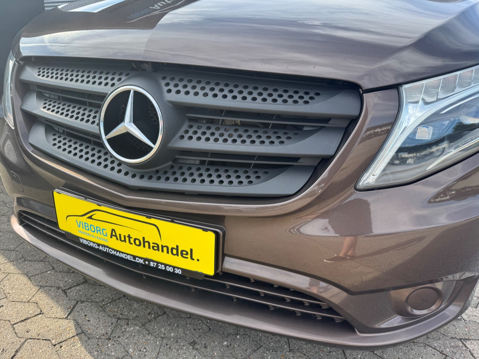 Brun Mercedes Vito 114 fra 2016