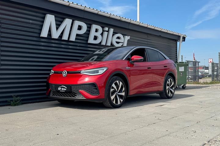 Rød VW ID.5 fra 2023 set udefra