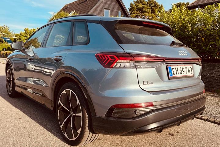 Blå Audi Q4 e-tron fra 2022