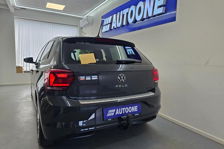 Grå VW Polo fra 2021
