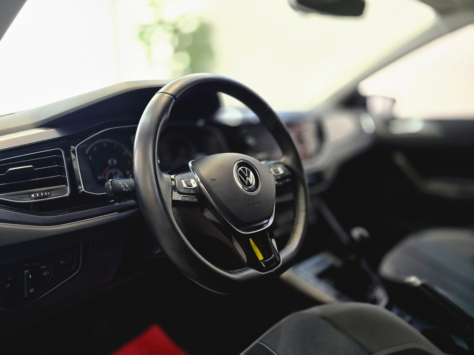 Grå VW Polo fra 2021