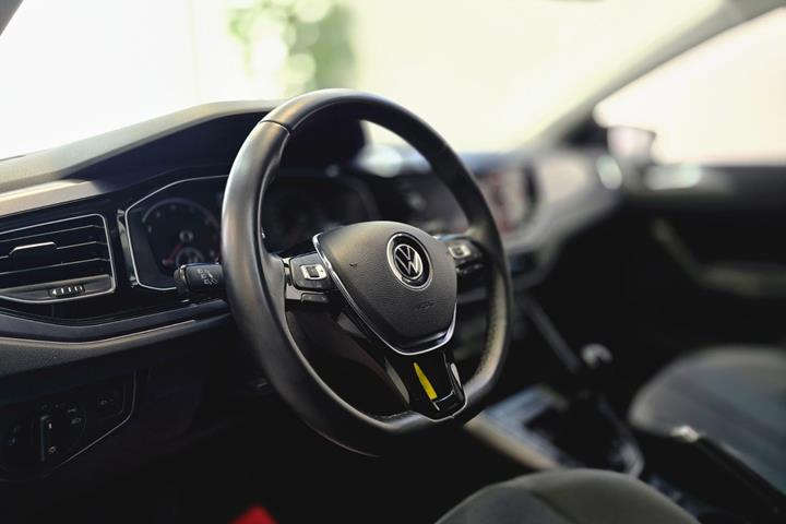 Grå VW Polo fra 2021
