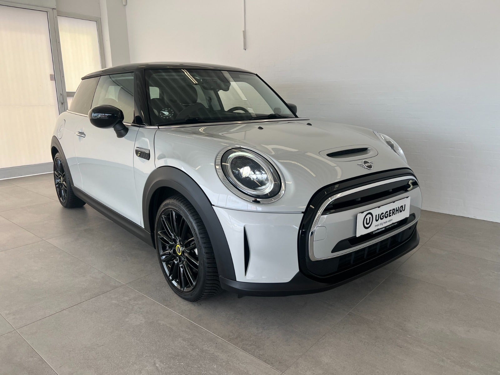 Sølv Mini Cooper SE fra 2021