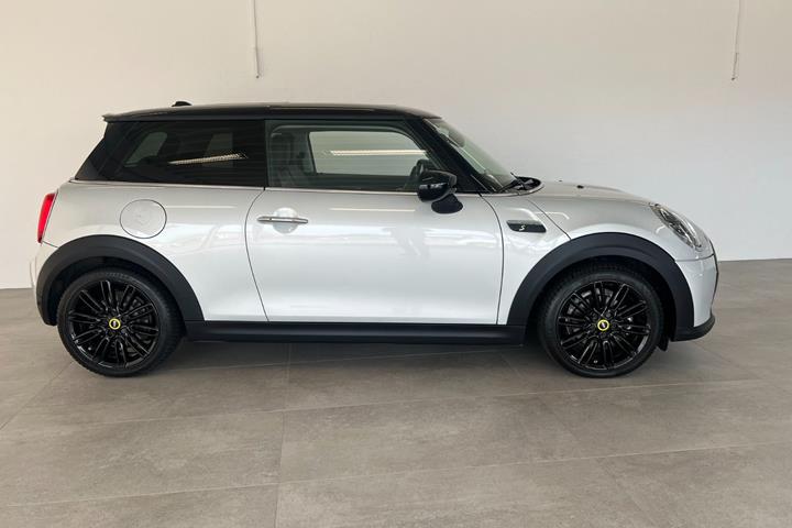 Sølv Mini Cooper SE fra 2021