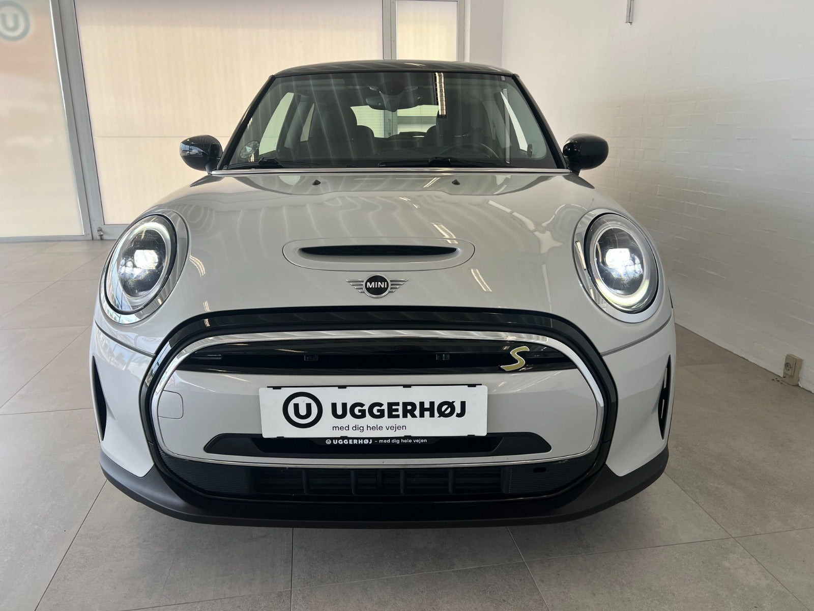 Sølv Mini Cooper SE fra 2021