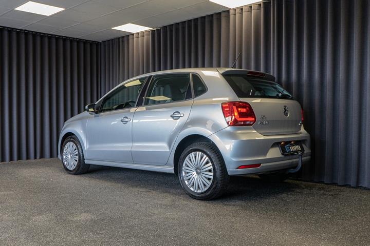 Sølv VW Polo fra 2016