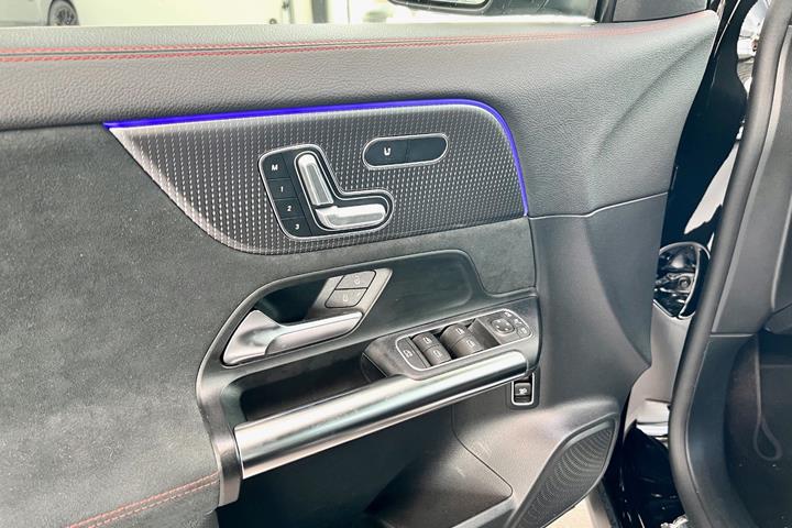 Sort Mercedes EQA250+ fra 2023