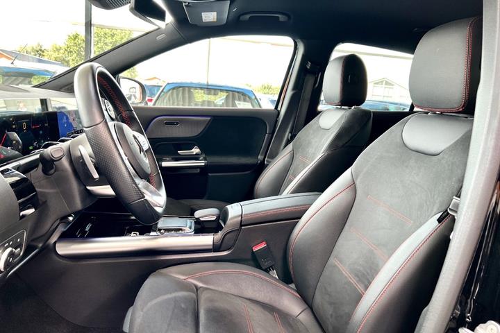 Sort Mercedes EQA250+ fra 2023