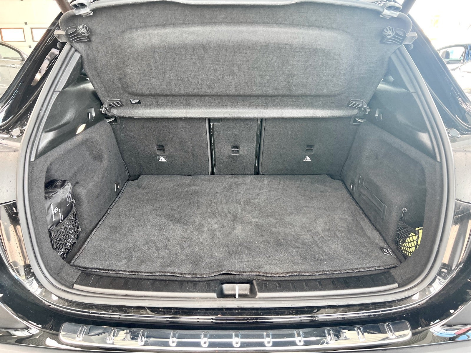 Sort Mercedes EQA250+ fra 2023