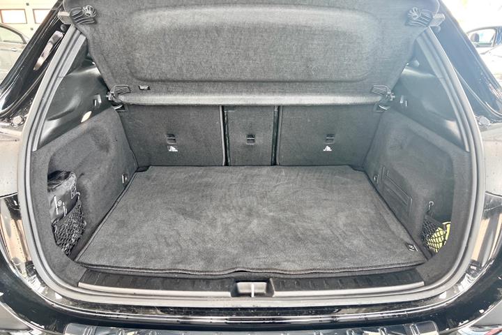 Sort Mercedes EQA250+ fra 2023