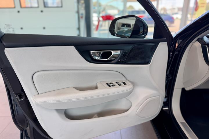 Gul Volvo V60 fra 2022