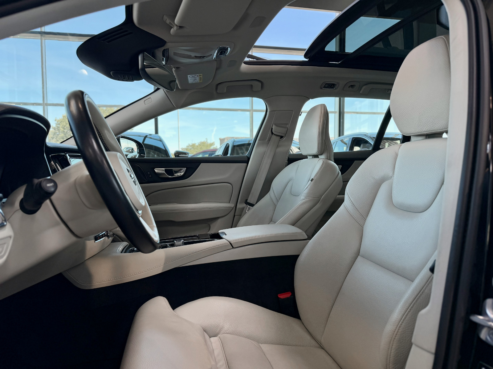 Gul Volvo V60 fra 2022