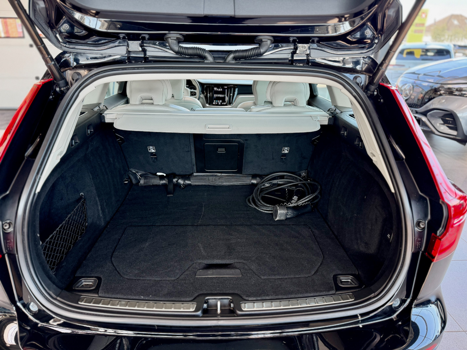 Gul Volvo V60 fra 2022