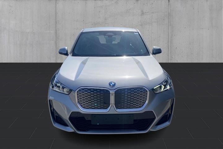 Sølv BMW iX1 fra 2024