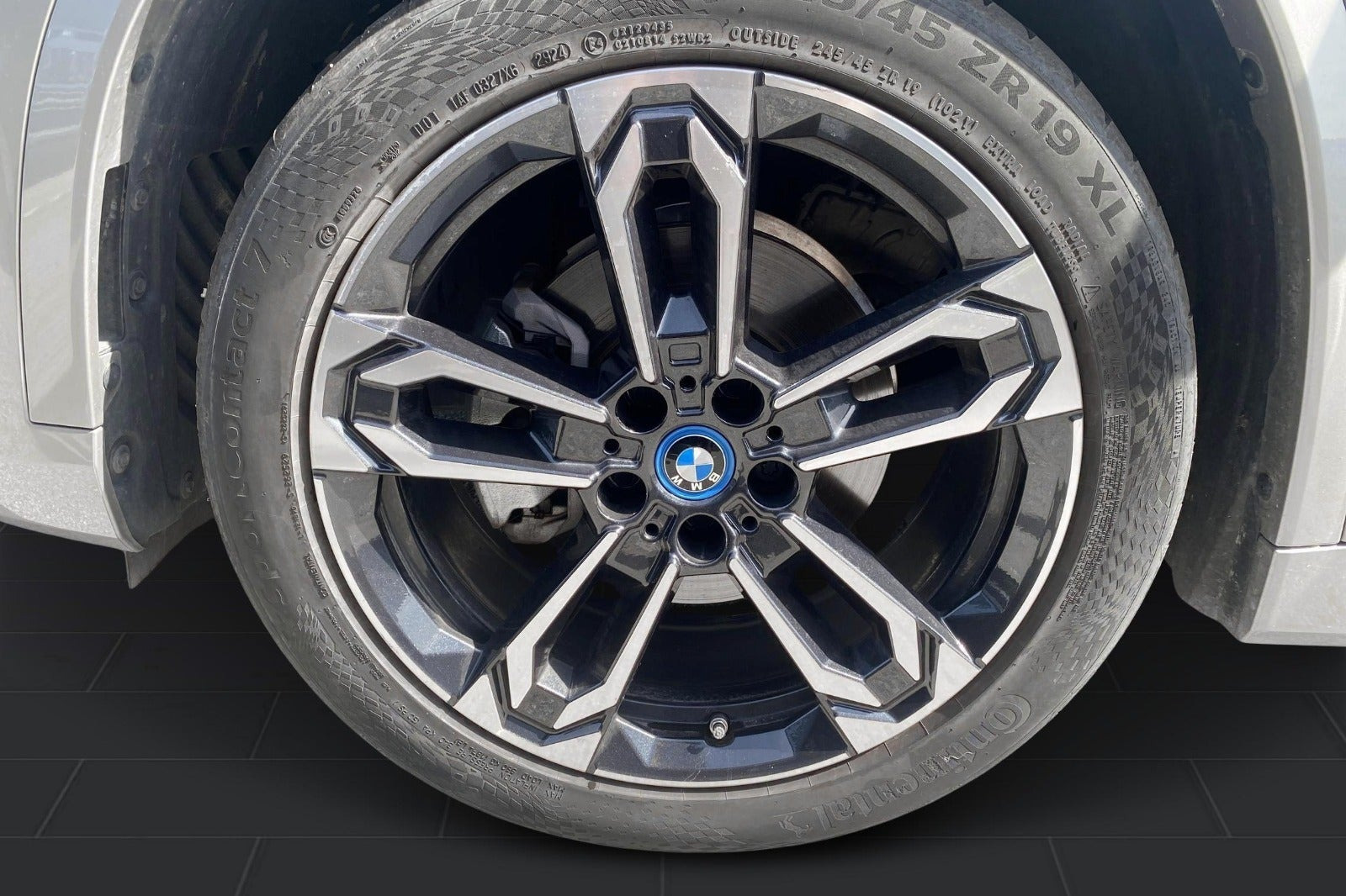 Sølv BMW iX1 fra 2024