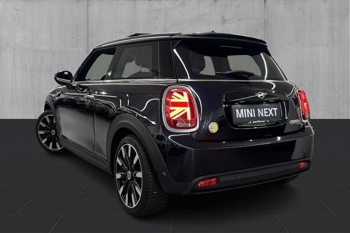 Sort Mini Cooper SE fra 2023