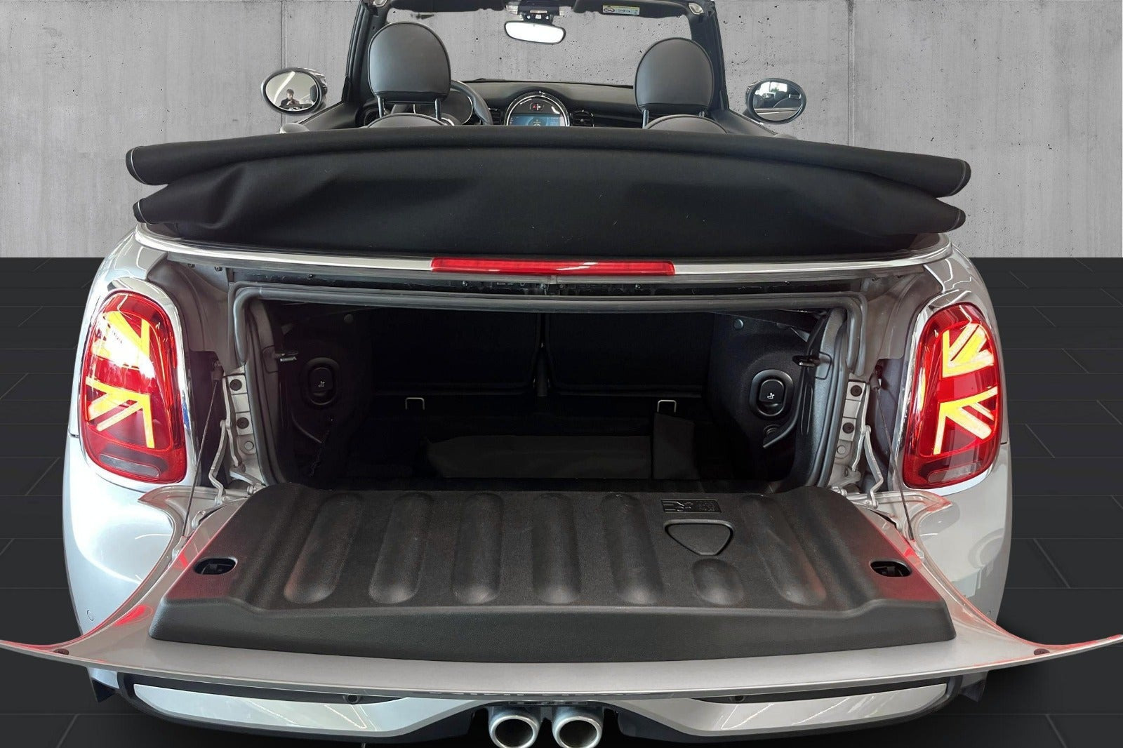 Sølv Mini Cooper S fra 2023
