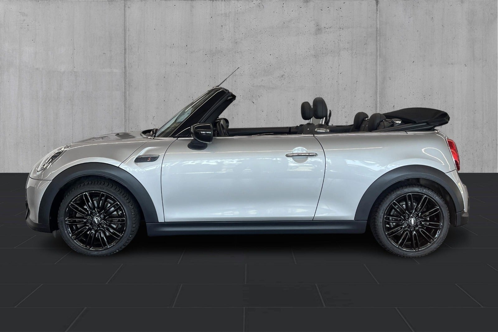 Sølv Mini Cooper S fra 2023