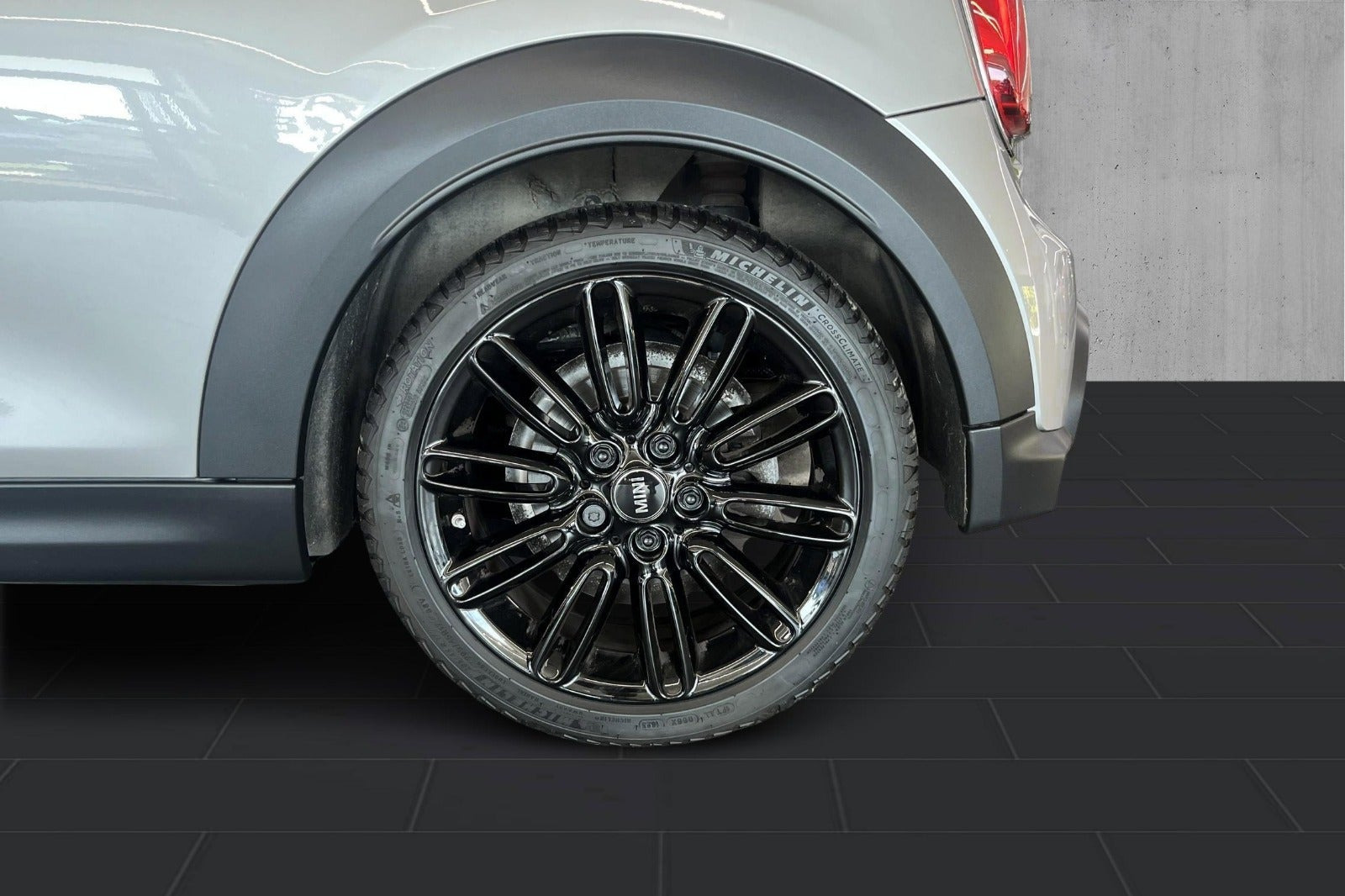 Sølv Mini Cooper S fra 2023