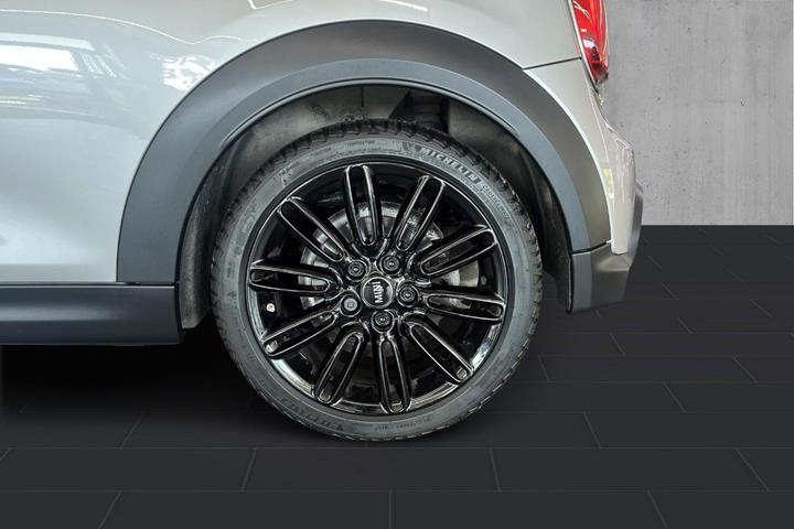 Sølv Mini Cooper S fra 2023