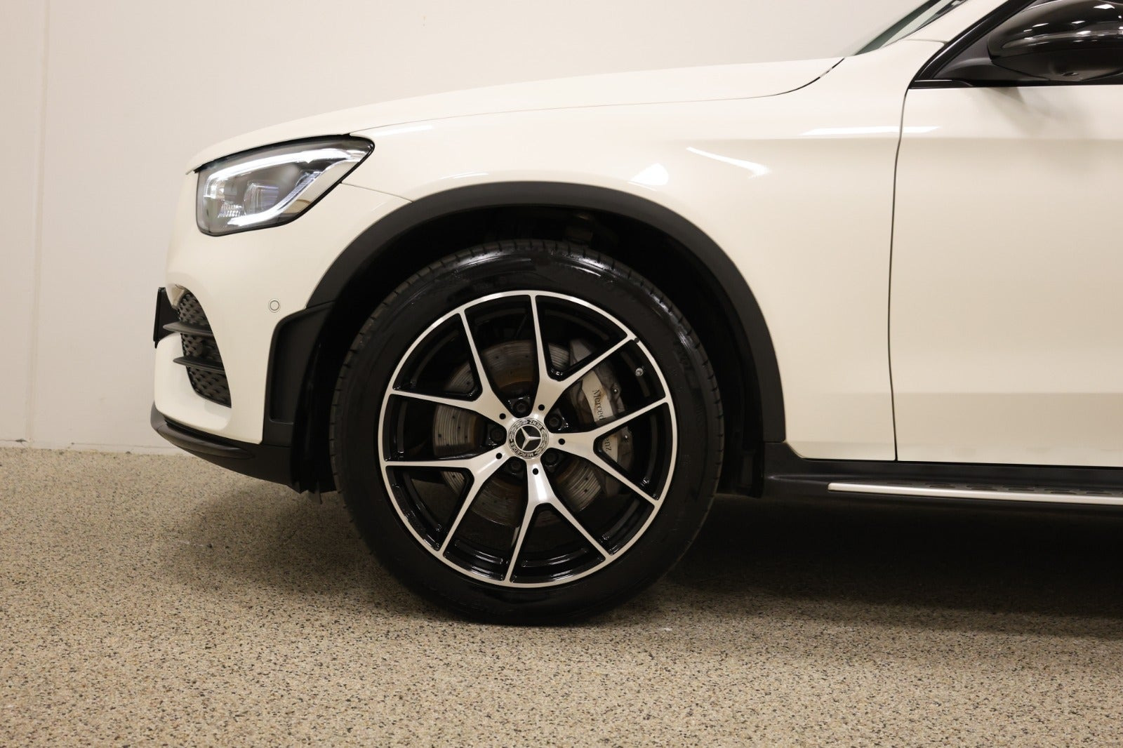 Hvid Mercedes GLC400 d fra 2021