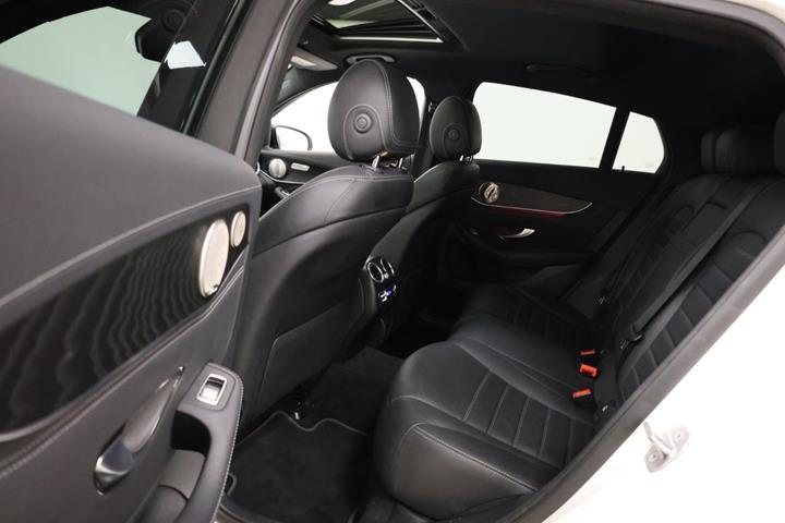 Hvid Mercedes GLC400 d fra 2021