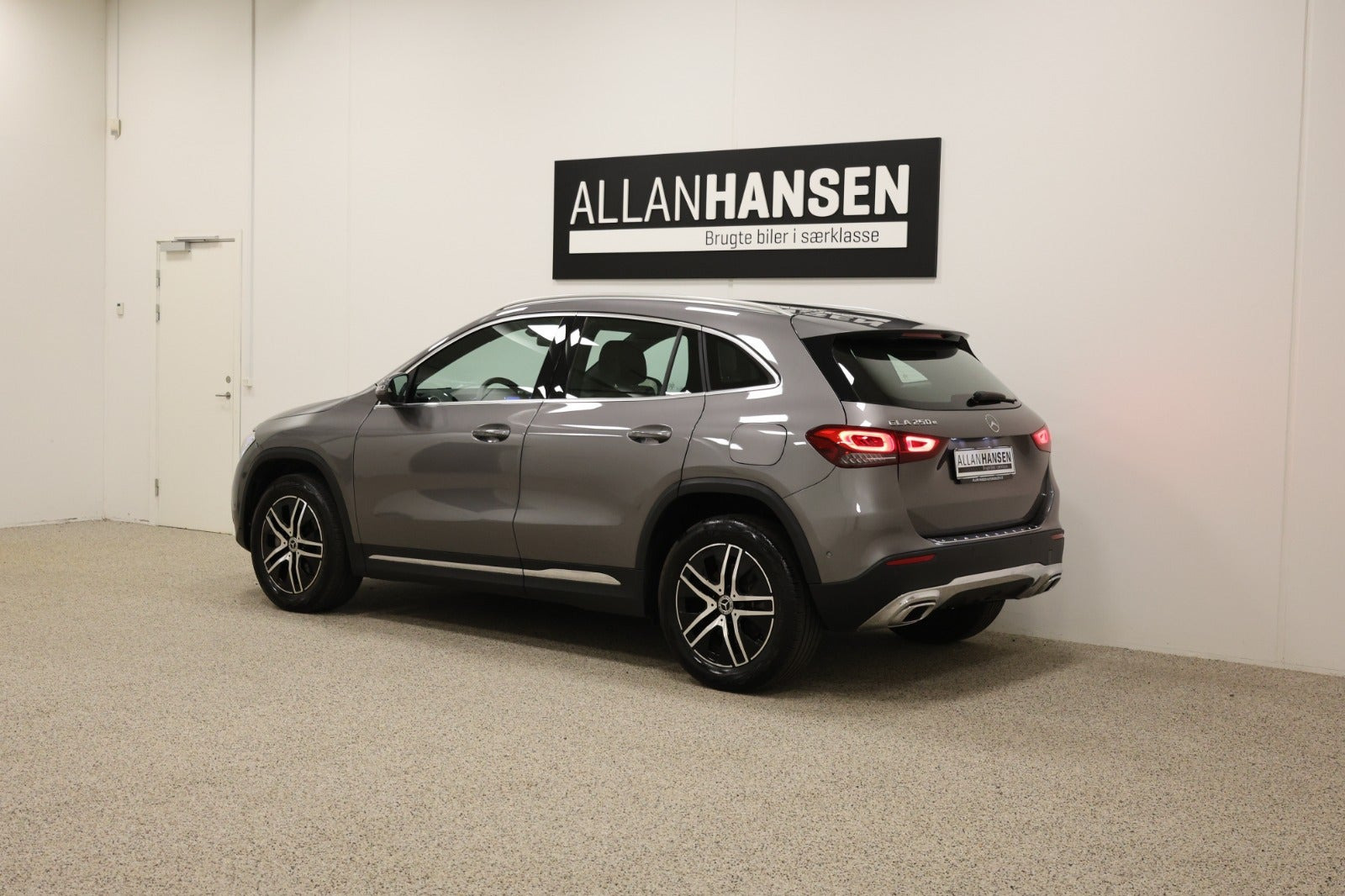 Grå Mercedes GLA250 e fra 2022