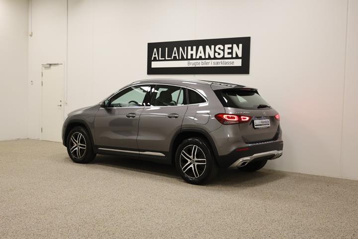 Grå Mercedes GLA250 e fra 2022