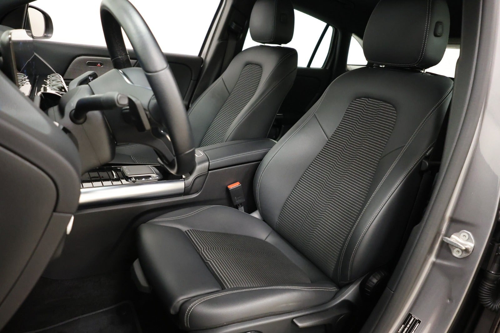 Grå Mercedes GLA250 e fra 2022