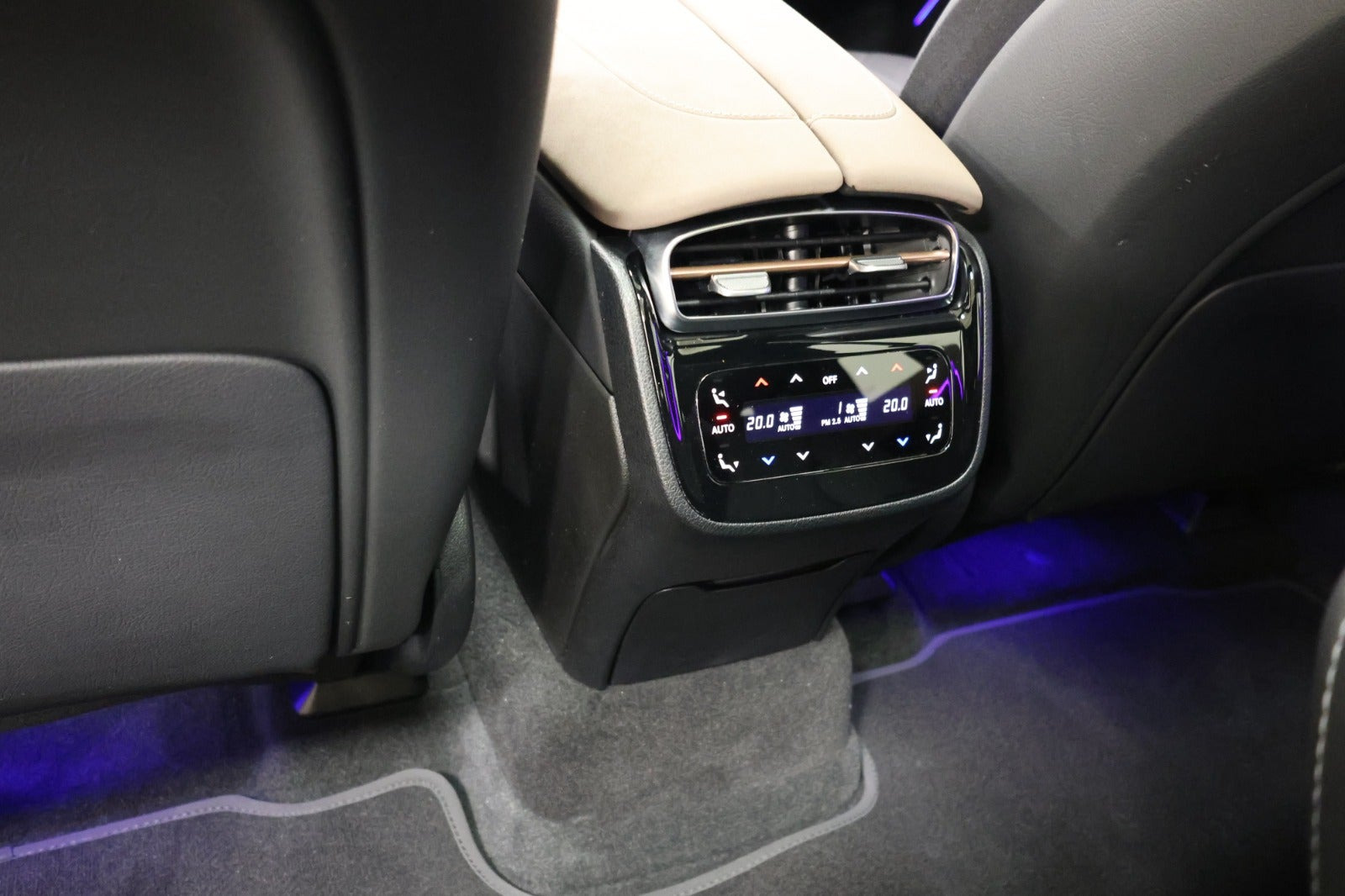 Grå Mercedes EQS580 SUV fra 2024