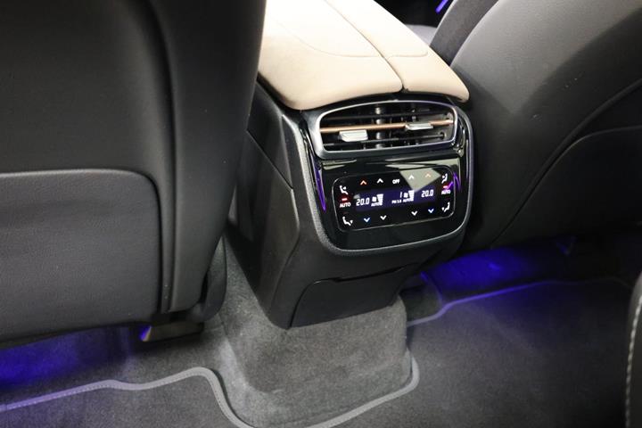 Grå Mercedes EQS580 SUV fra 2024