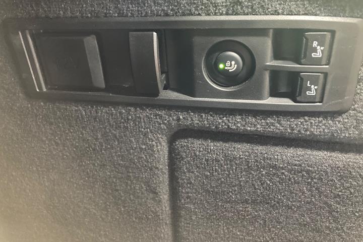 Blå BMW iX fra 2025