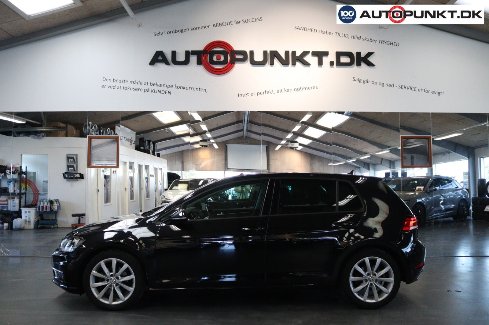 Sort VW Golf VII fra 2020