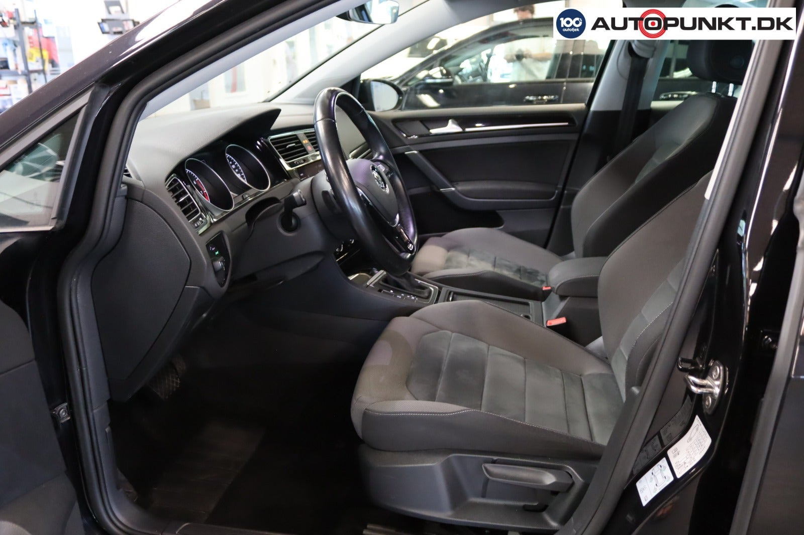 Sort VW Golf VII fra 2020