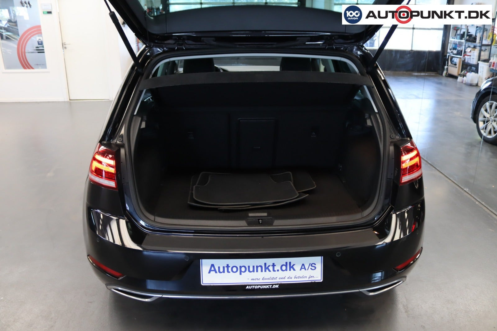 Sort VW Golf VII fra 2020